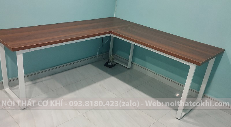 bàn làm việc chữ L chân sắt